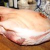 Pierna de cerdo de diferentes pesos y costos.